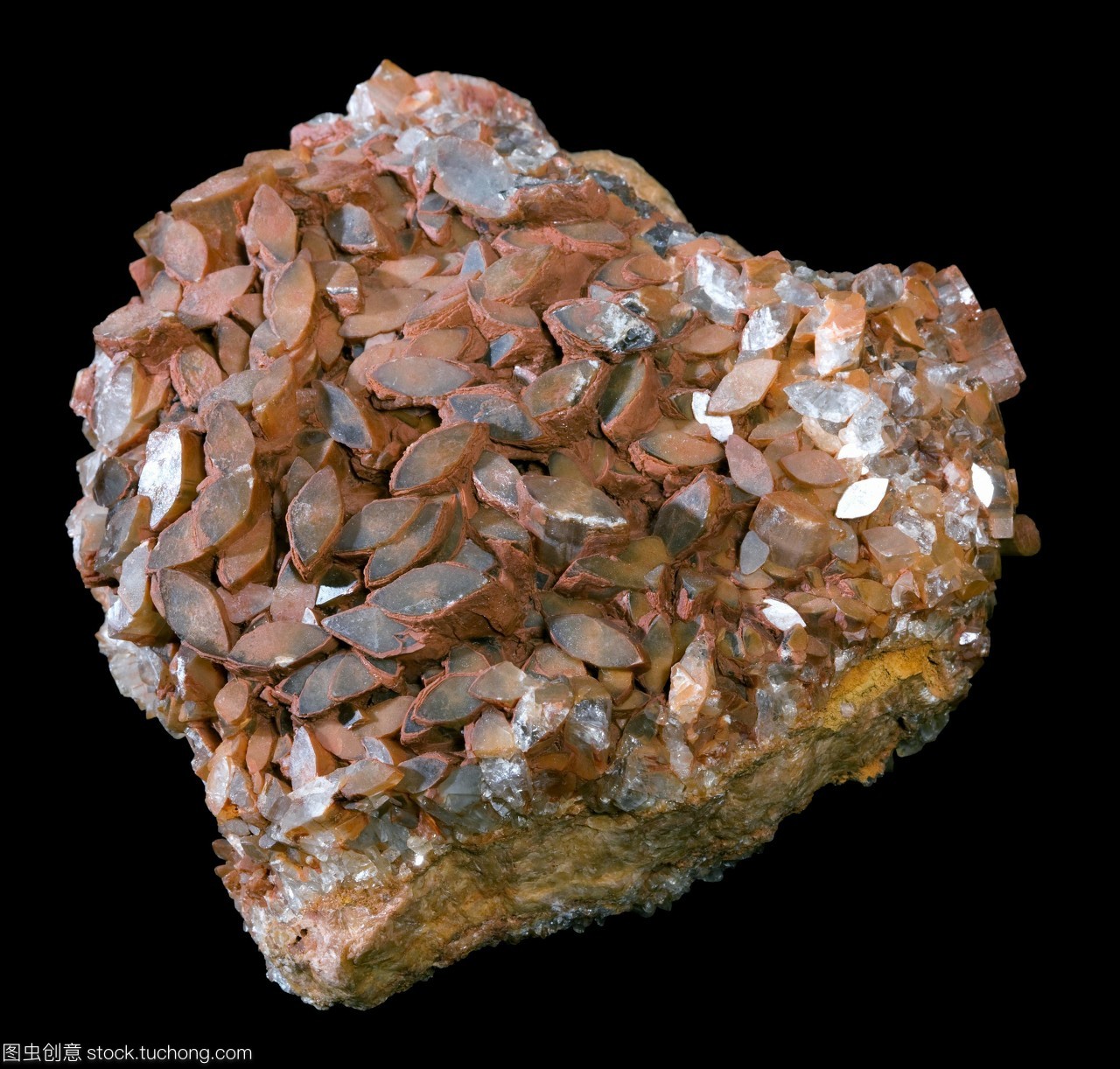 重晶石晶体。重晶石,硫酸钡是一种很常见的矿物质。它用于石油,纸张和橡胶行业和钡的主要矿石。食物和钡灌肠用于射线照相。这个示例从法国直径10厘米。
